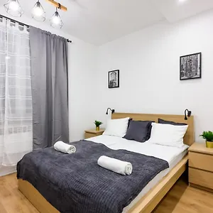 Apartahotel Cracow Rent - Spacious For 2-7 People In Quiet Area - Kolberga Street Nr 3 - 10 Min To Main Square By Foot 